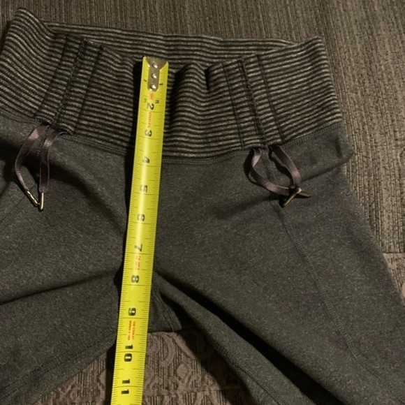 Lululemon Recognition Pants Flare Leg in Heathered Coal Black Mini Check Size 4 - Picture 12 of 16